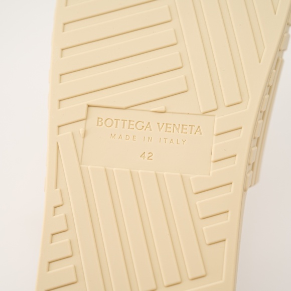size 42 9 us Bottega Veneta Sea Salt Rubber Slide Sandals Cream Slider Carpet